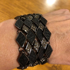 Black stones/faux‎ diamond shaped toggle bracelet
